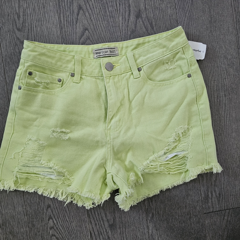 Shorts - Picture 3 of 3